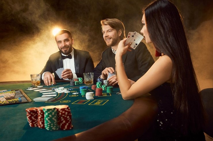 Pretty Gaming Blackjack table with dealer and multi-camera view during active play.
